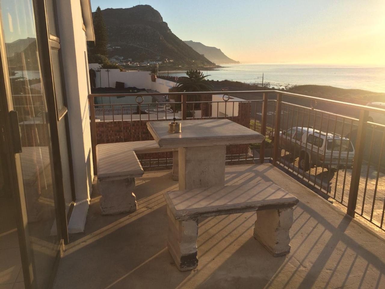 Ollava Guesthouse Simonʼs Town Esterno foto
